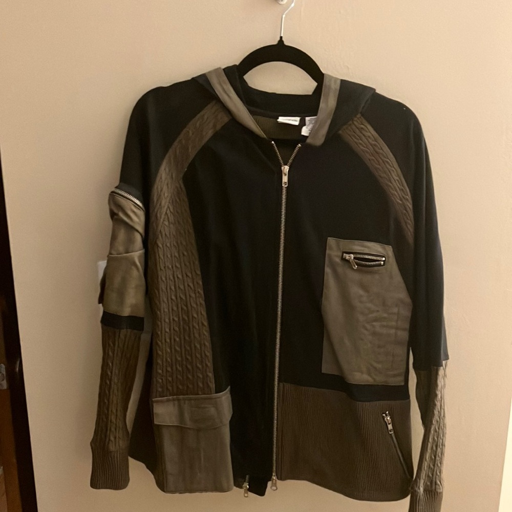 Women’s Black and Gray Sweater hoodie